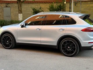 2016 Porsche Cayenne S Diesel II Рестайлинг (958), серебристый, 4750000 рублей, вид 4