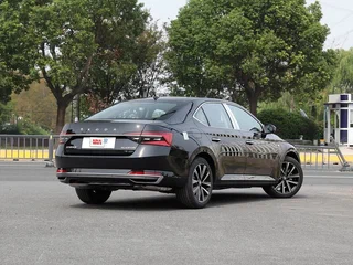 2026 Skoda Superb III Рестайлинг, чёрный, 2670000 рублей, вид 4