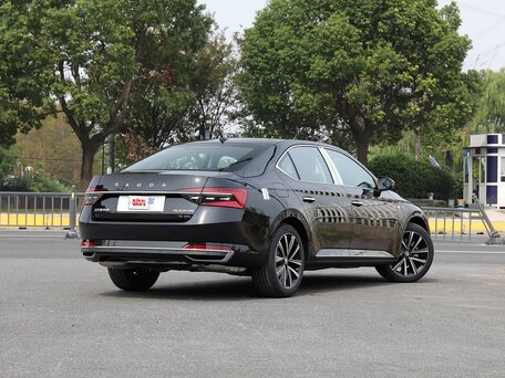 2026 Skoda Superb III Рестайлинг, чёрный, 2670000 рублей, вид 4