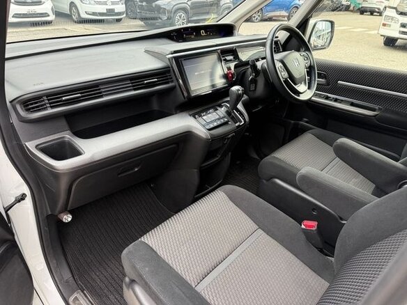2018 Honda Stepwgn Spada V Рестайлинг, белый, 1610000 рублей - вид 11