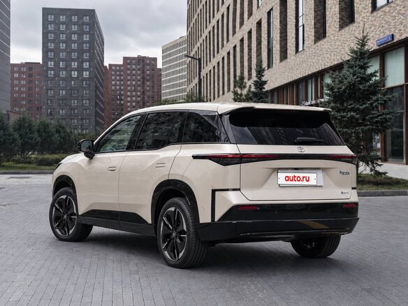 2026 Toyota bZ3X 58.3 kWh, бежевый, 2729512 рублей - вид 5