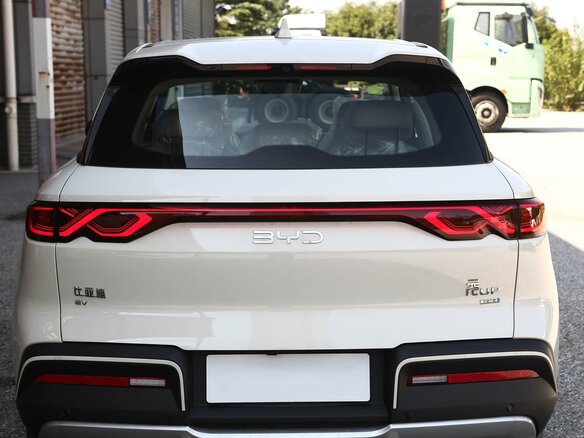 2026 BYD Yuan Up 45.12 kWh, белый, 2267007 рублей - вид 7