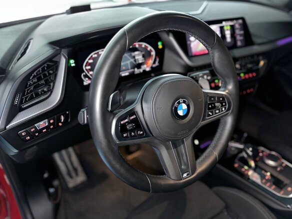 2020 BMW 1 серии 118d III (F40), пурпурный, 1699100 рублей - вид 6