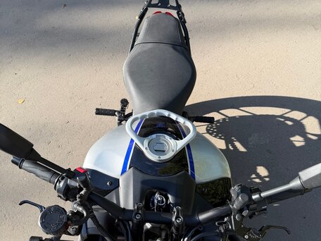 2021 Yamaha MT-09 (FZ-09), серебристый, 1039000 рублей, вид 5