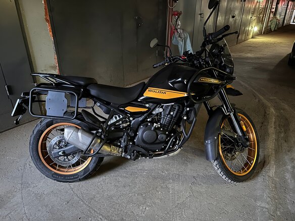 2025 Royal Enfield Himalayan, чёрный, 550000 рублей