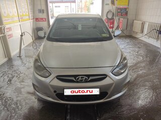 2011 Hyundai Solaris I, серебристый, 580000 рублей, вид 3