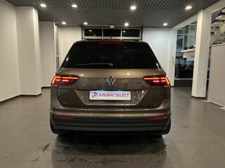 2017 Volkswagen Tiguan II, коричневый, 1930000 рублей, вид 4