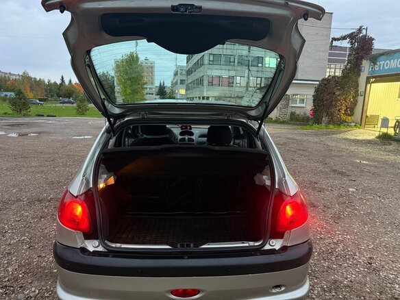 2003 Peugeot 206, серый, 180000 рублей - вид 12