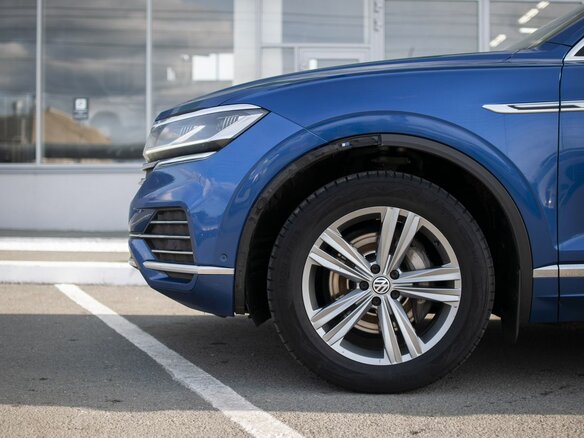2019 Volkswagen Touareg III, синий, 3380000 рублей - вид 8