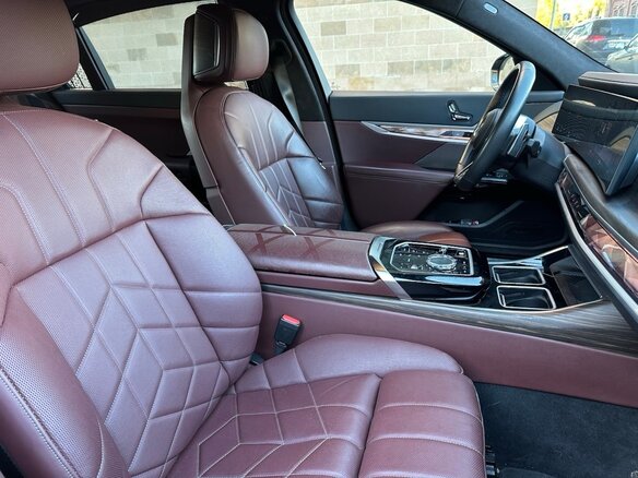 2023 BMW 7 серии 760i xDrive VII (G70), чёрный, 12500000 рублей - вид 7