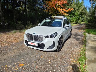 2023 BMW iX1 xDrive 30L, белый, 4700000 рублей, вид 3