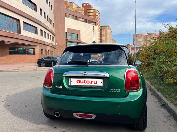 2021 Mini Hatch Cooper III (F55/F56) Рестайлинг, белый, 2500000 рублей - вид 12