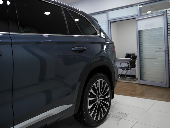 2026 Geely Monjaro I, серый, 4954990 рублей - вид 17
