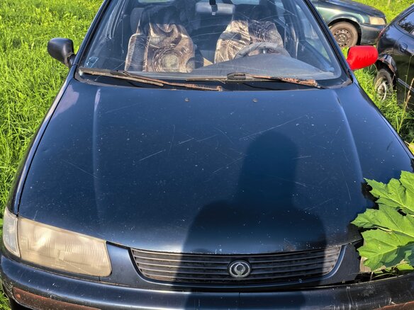 1995 Mazda 323 V (BA), синий, 30000 рублей