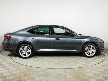 2019 Skoda Superb III Рестайлинг, серый, 2599700 рублей, вид 4