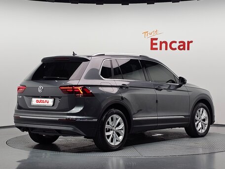 2020 Volkswagen Tiguan II, серебристый, 2450000 рублей, вид 2