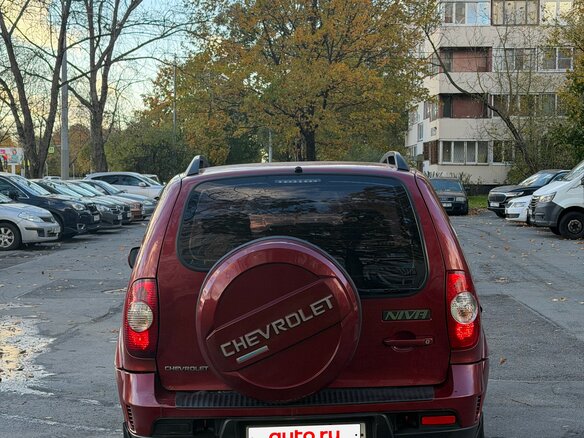 2011 Chevrolet Niva I Рестайлинг, красный - вид 3
