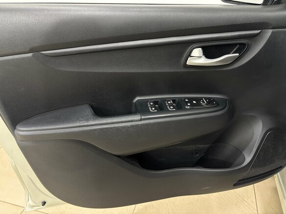 2018 Kia Rio IV, бежевый, 895000 рублей - вид 6