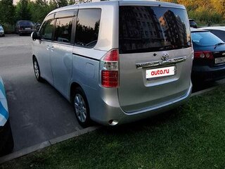 2008 Toyota Noah II (R70), серебристый, 1270000 рублей, вид 3