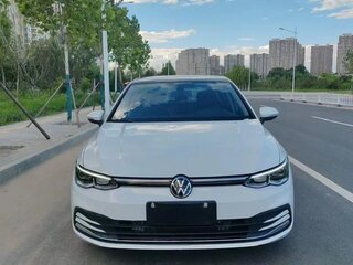2022 Volkswagen Golf VIII, белый, 1650000 рублей, вид 3