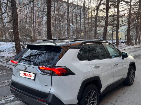 2020 Toyota RAV4 V (XA50), белый, 4000000 рублей - вид 3