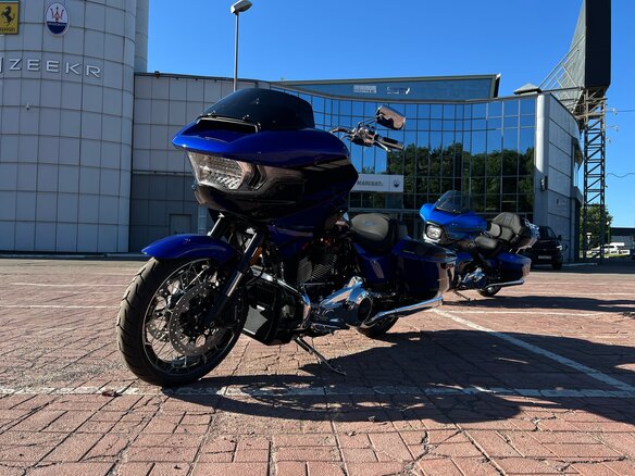 2025 Harley-Davidson CVO Road Glide, синий, 5640000 рублей - вид 2