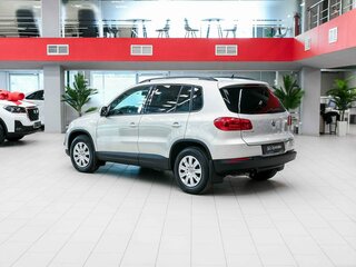 2013 Volkswagen Tiguan I Рестайлинг, серебристый, 890000 рублей, вид 4