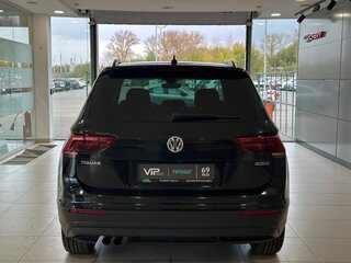 2020 Volkswagen Tiguan II, чёрный, 2597000 рублей, вид 5