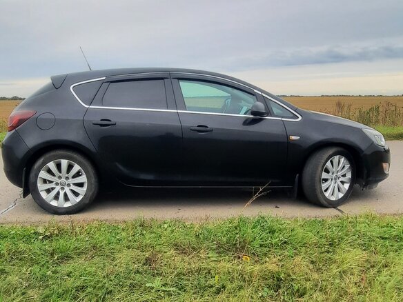 2011 Opel Astra J, чёрный, 635000 рублей - вид 3