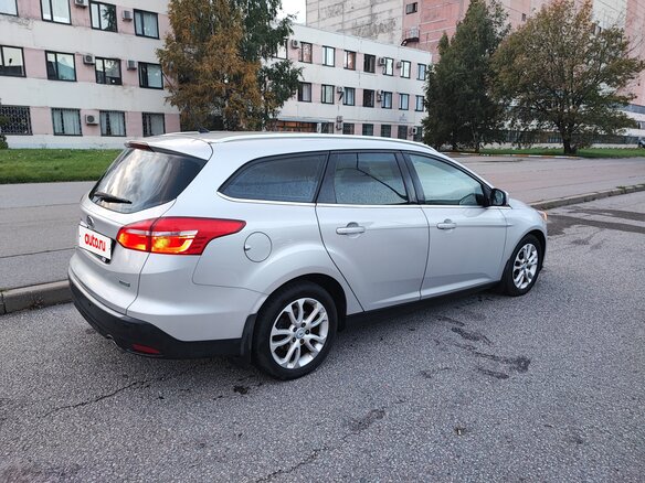 2016 Ford Focus III Рестайлинг, серебристый, 1050000 рублей - вид 5