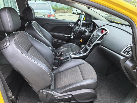 2012 Opel Astra GTC J Рестайлинг, жёлтый - вид 12