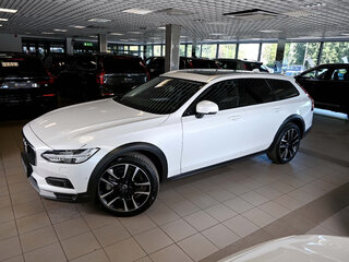 2024 Volvo V90 Cross Country I Рестайлинг, белый, 7638000 рублей, вид 4