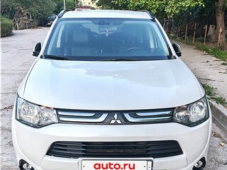 2013 Mitsubishi Outlander III, белый, 1400000 рублей, вид 2