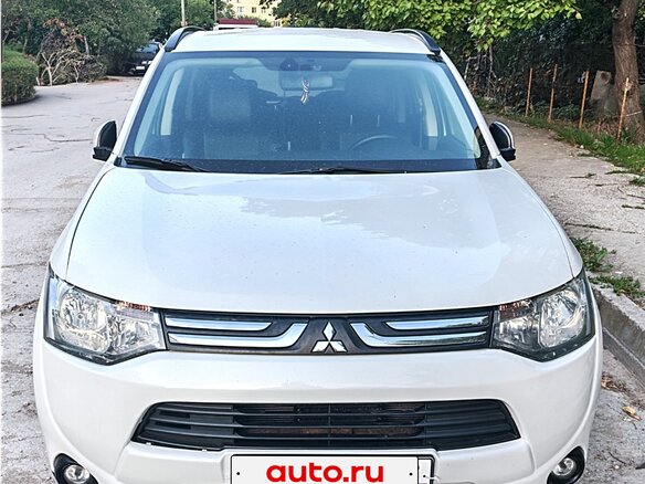2013 Mitsubishi Outlander III, белый, 1350000 рублей - вид 1