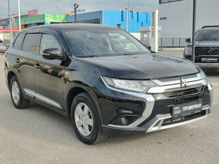 2020 Mitsubishi Outlander III Рестайлинг 3, чёрный, 1880000 рублей, вид 3