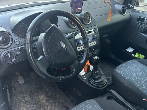 2004 Ford Fiesta Mk5, белый, 335000 рублей - вид 8