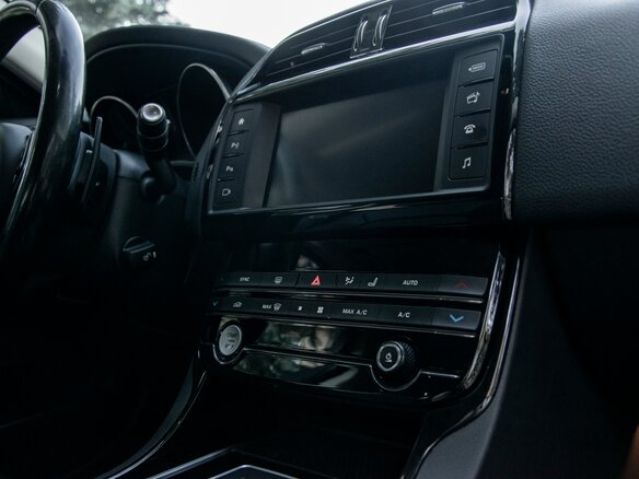 2016 Jaguar XE EcoBoost I, белый, 1800000 рублей - вид 39