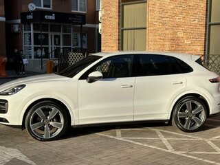 2018 Porsche Cayenne III, белый, 6350000 рублей, вид 3