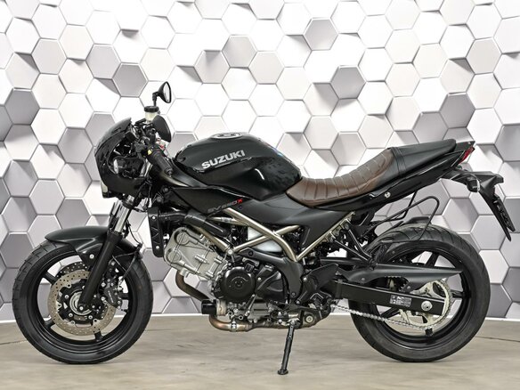 2022 Suzuki SV 650, чёрный - вид 3