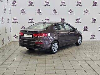 2017 Kia Rio III Рестайлинг, коричневый, 850000 рублей, вид 5