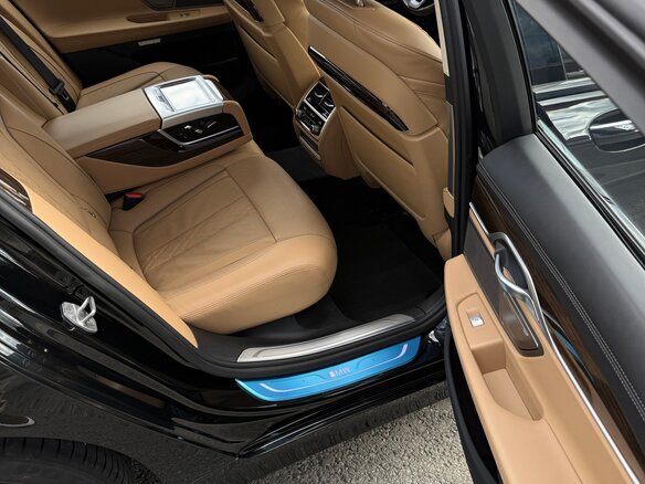 2016 BMW 7 серии 750i xDrive VI (G11/G12), чёрный, 3400000 рублей - вид 33