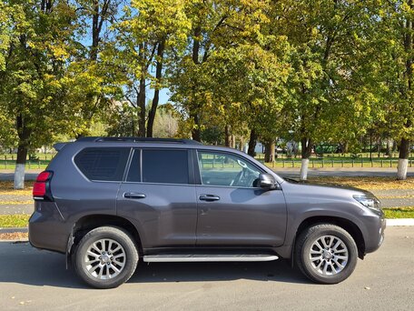 2019 Toyota Land Cruiser Prado 150 Series Рестайлинг 2, серый, 4700000 рублей, вид 4