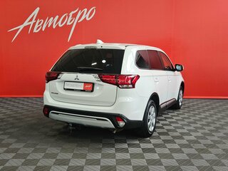 2020 Mitsubishi Outlander III Рестайлинг 3, белый, 2180000 рублей, вид 5