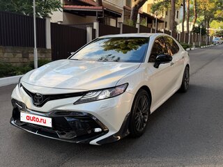 2019 Toyota Camry VIII (XV70), белый, 3300000 рублей, вид 1