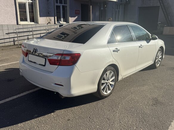 2012 Toyota Camry VII (XV50), белый, 1540000 рублей - вид 3