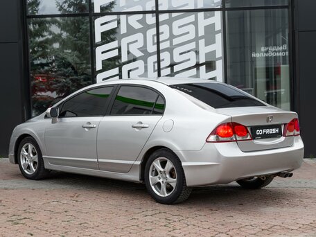 2010 Honda Civic VIII Рестайлинг, серебристый, 520000 рублей, вид 2