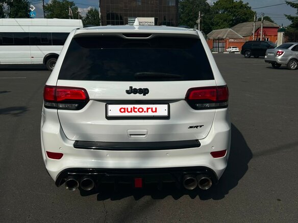 2013 Jeep Grand Cherokee SRT IV (WK2) Рестайлинг, белый - вид 3