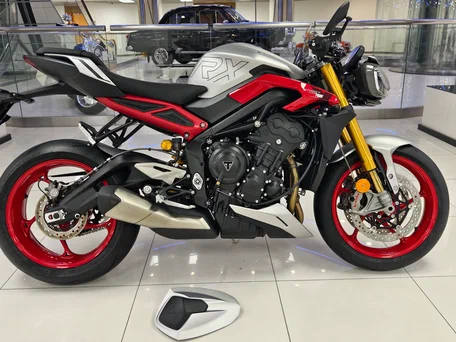 2026 Triumph Street Triple, серый, 1580000 рублей, вид 1