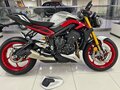 2026 Triumph Street Triple, серый, 1580000 рублей