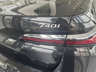 2025 BMW 7 серии 740i xDrive VII (G70), чёрный, 13200000 рублей, вид 4